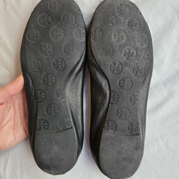Tory Burtch Reva Ballet Flats Black Leather 8.5 Gold Medallion - Picture 10 of 12